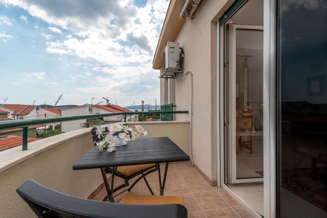 Apartman Dildo Lejlighed Trogir Eksteriør billede