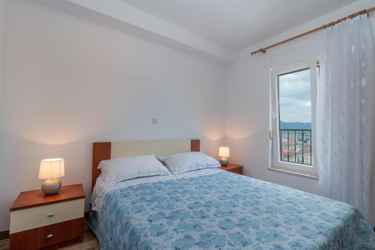 Apartman Dildo Lejlighed Trogir Eksteriør billede
