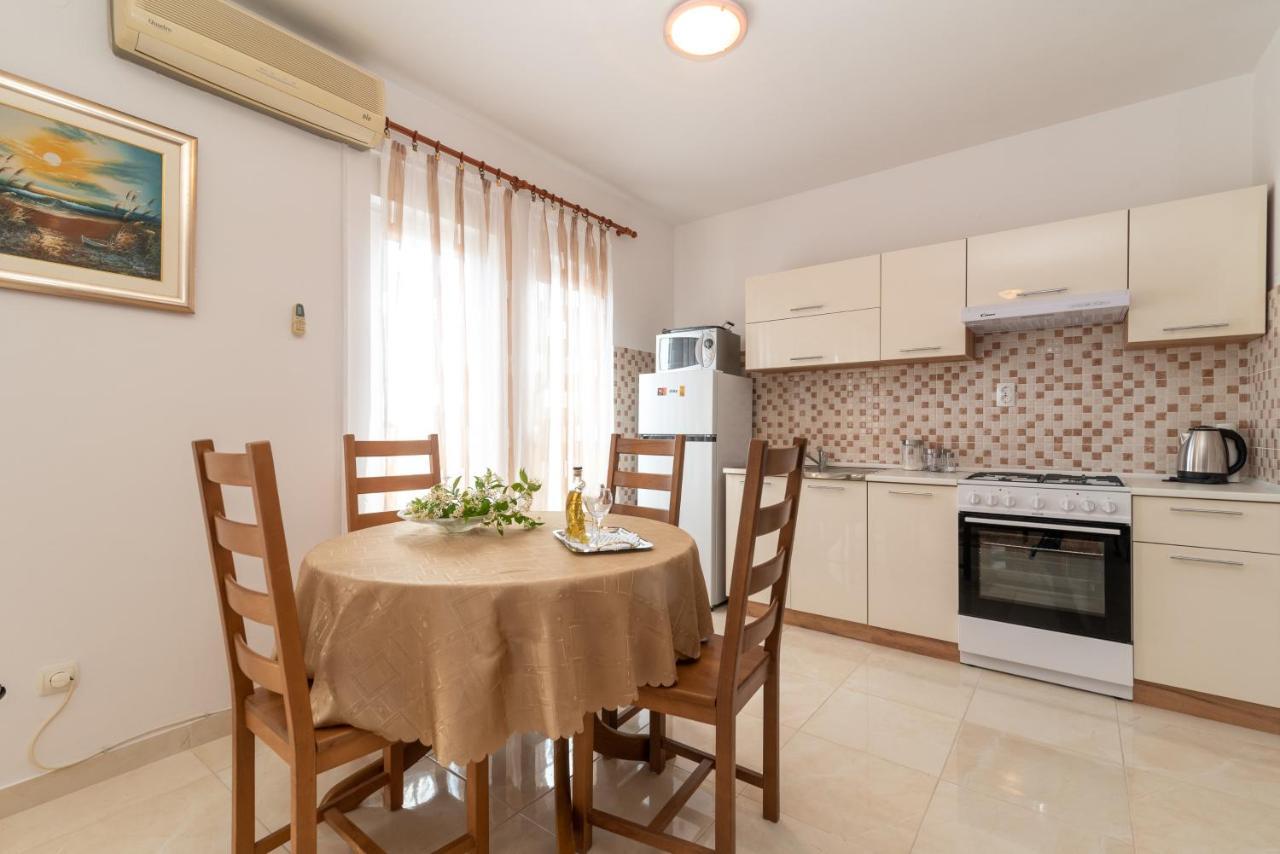 Apartman Dildo Lejlighed Trogir Eksteriør billede