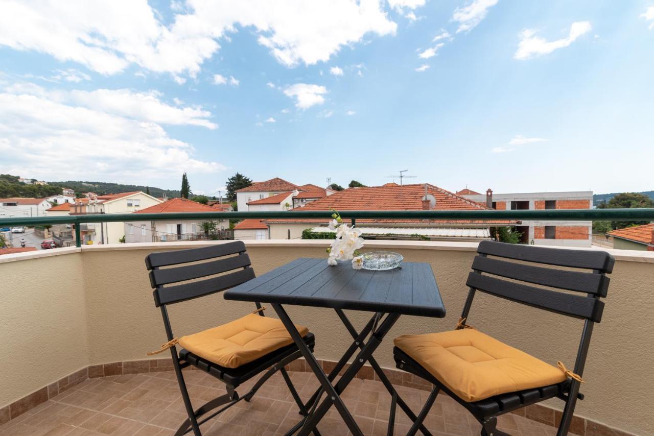 Apartman Dildo Lejlighed Trogir Eksteriør billede