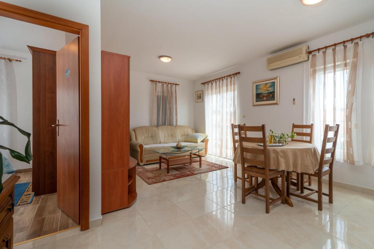 Apartman Dildo Lejlighed Trogir Eksteriør billede
