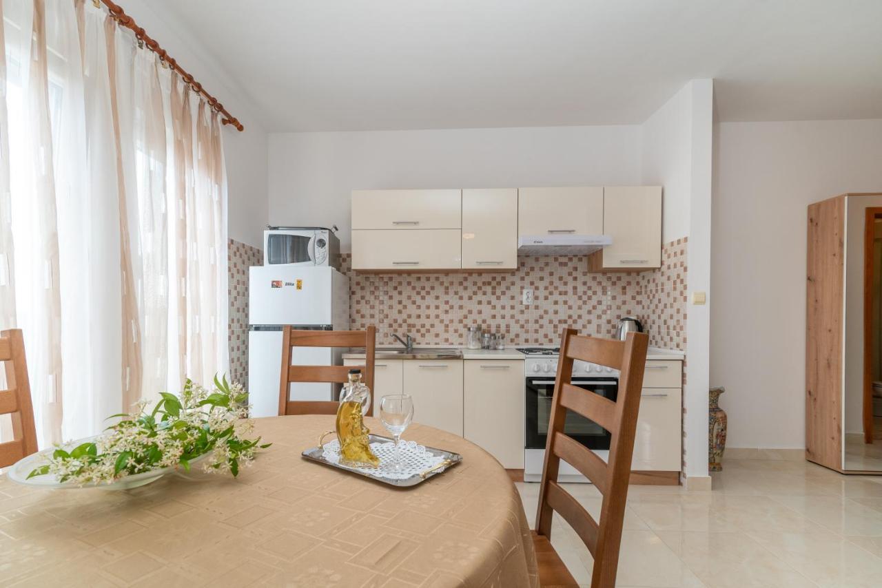 Apartman Dildo Lejlighed Trogir Eksteriør billede