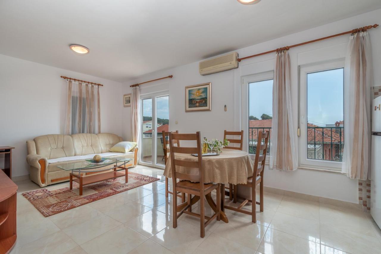 Apartman Dildo Lejlighed Trogir Eksteriør billede