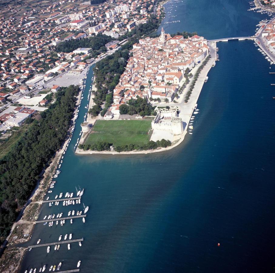 Apartman Dildo Lejlighed Trogir Eksteriør billede