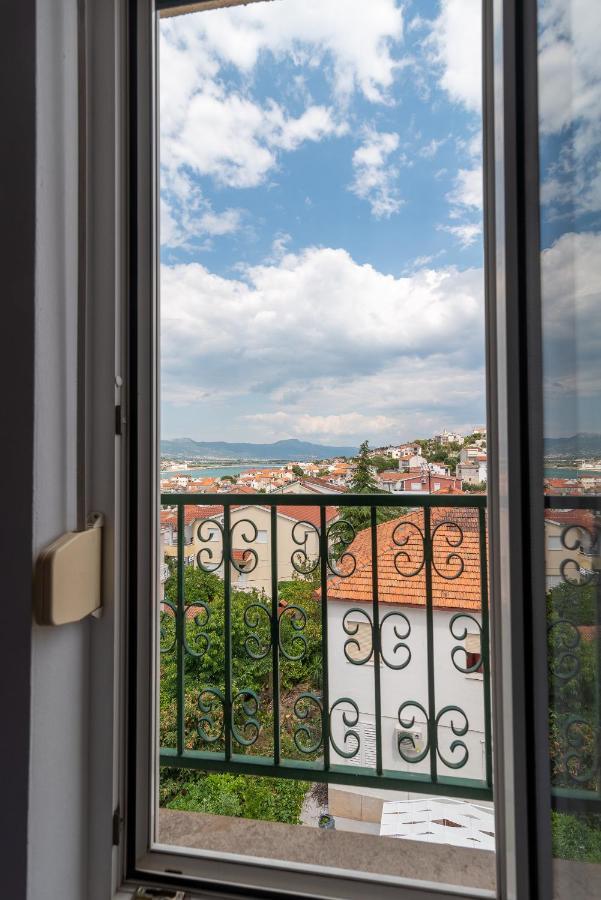 Apartman Dildo Lejlighed Trogir Eksteriør billede